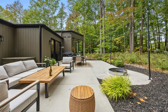 $1,060,000 | 3465 Palmer Drive, Saugatuck, MI 49453