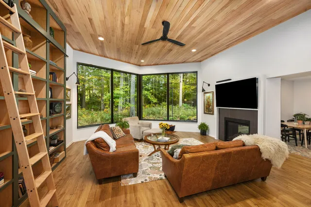 $1,060,000 | 3465 Palmer Drive, Saugatuck, MI 49453