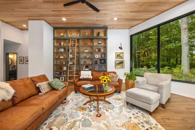 $1,060,000 | 3465 Palmer Drive, Saugatuck, MI 49453