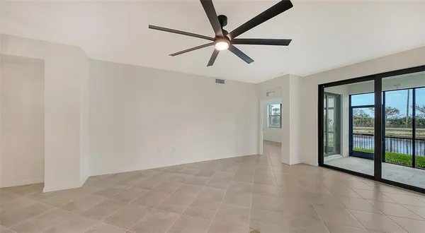 $3,250 | 5624 Summit Pointe Circle, Unit 104, Bradenton, FL 34210