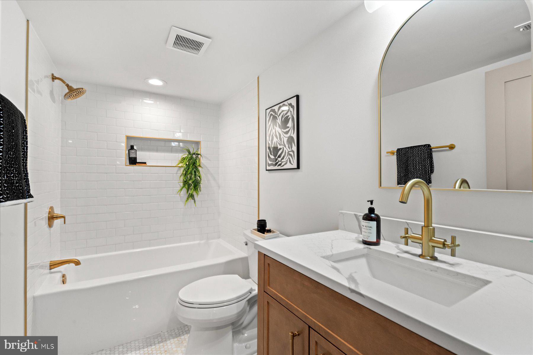 131 Randolph Place Northwest Washington, DC 20001 - Photo 36 of 41 Lower level full bathroom