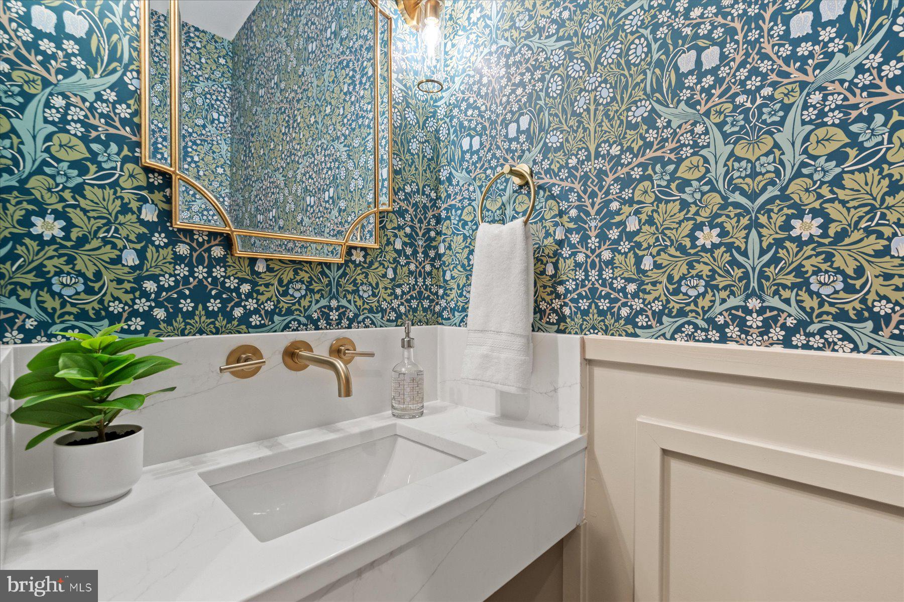 131 Randolph Place Northwest Washington, DC 20001 - Photo 8 of 41 Main level powder room with designer wall covering