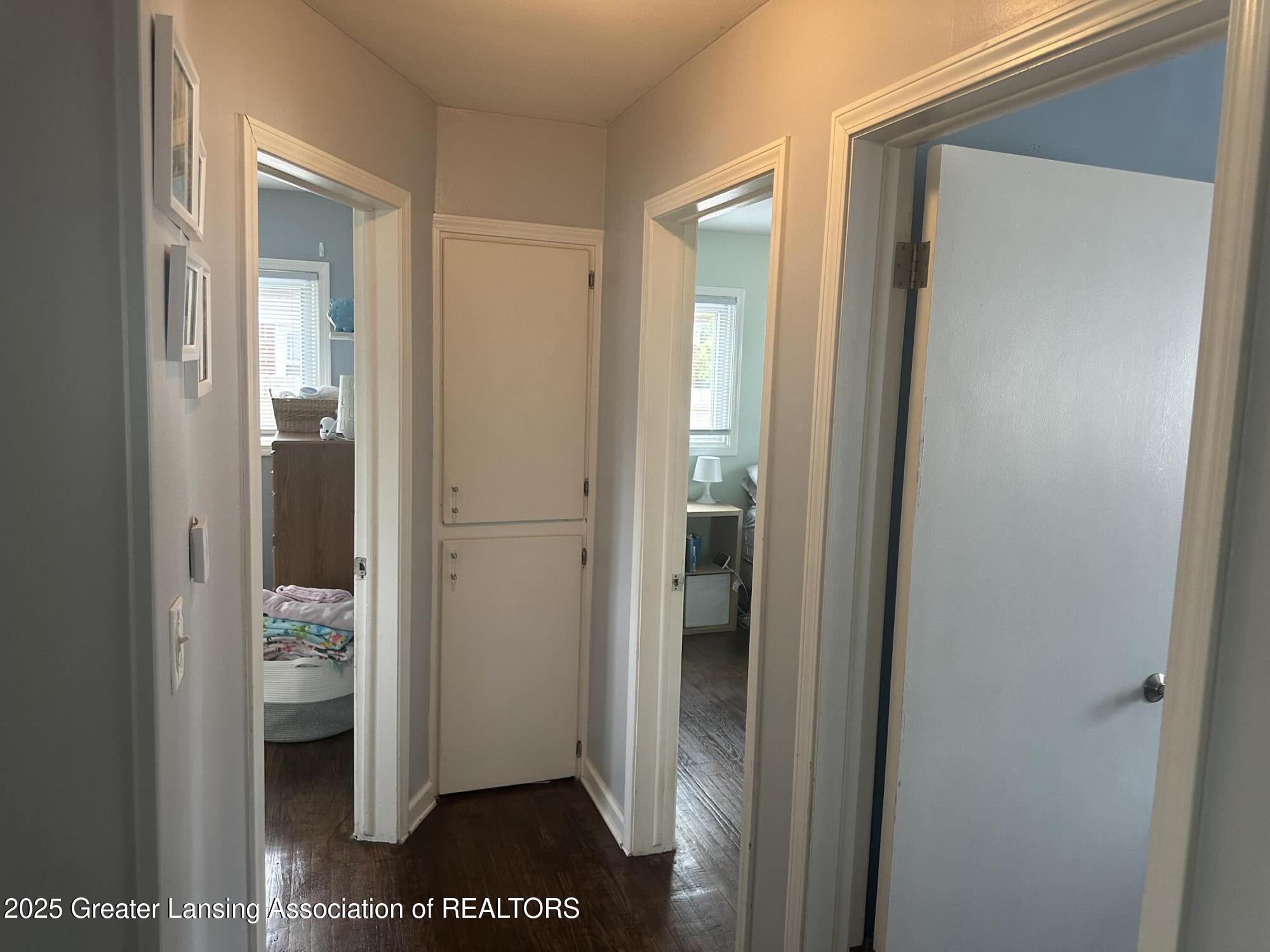 2107 Westbury Road Lansing, MI 48906 - Photo 15 of 31 hall way