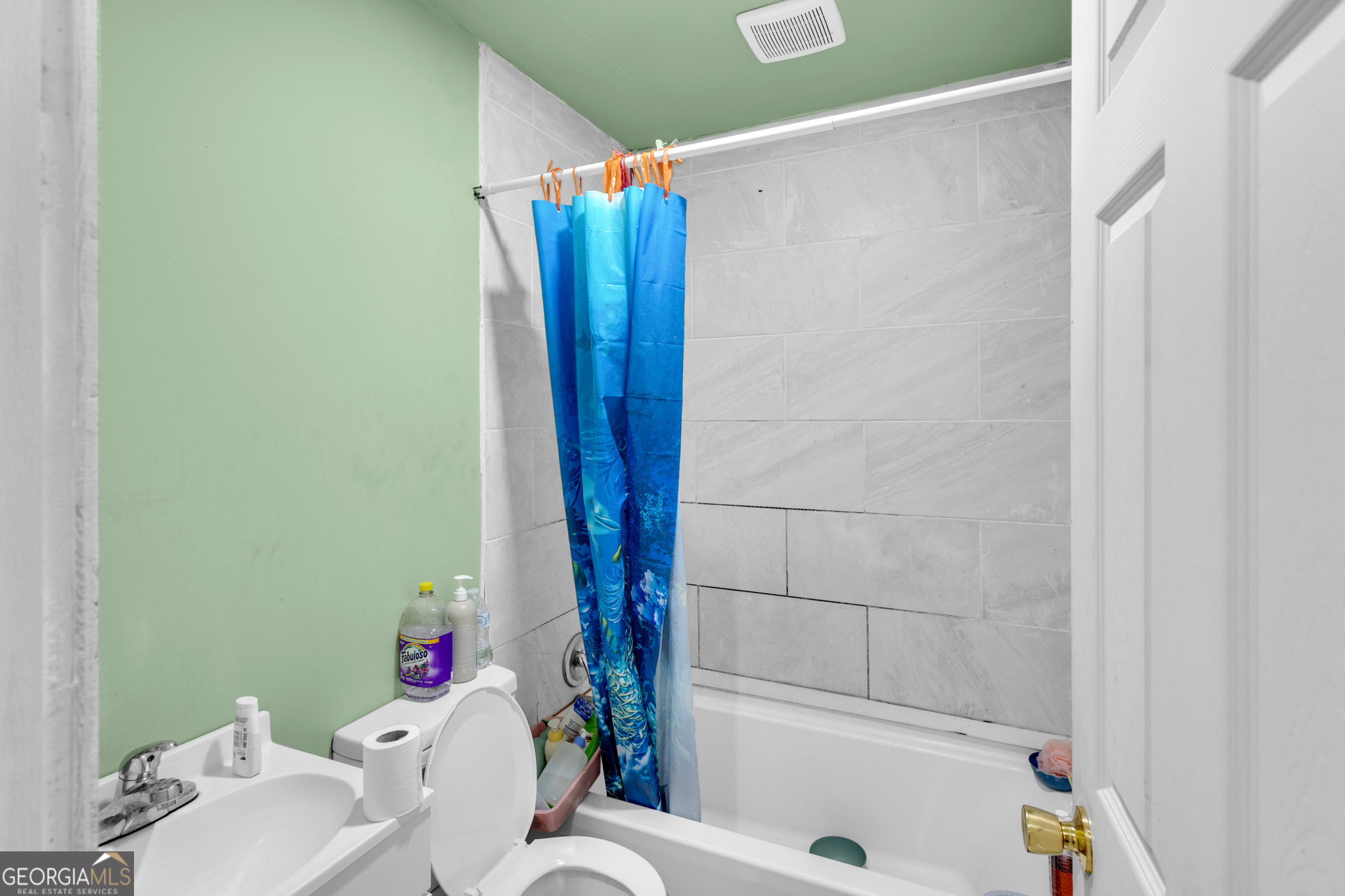 37 Carruth Road Jefferson, GA 30549 - Photo 5 of 8 a bathroom with a bathtub and shower
