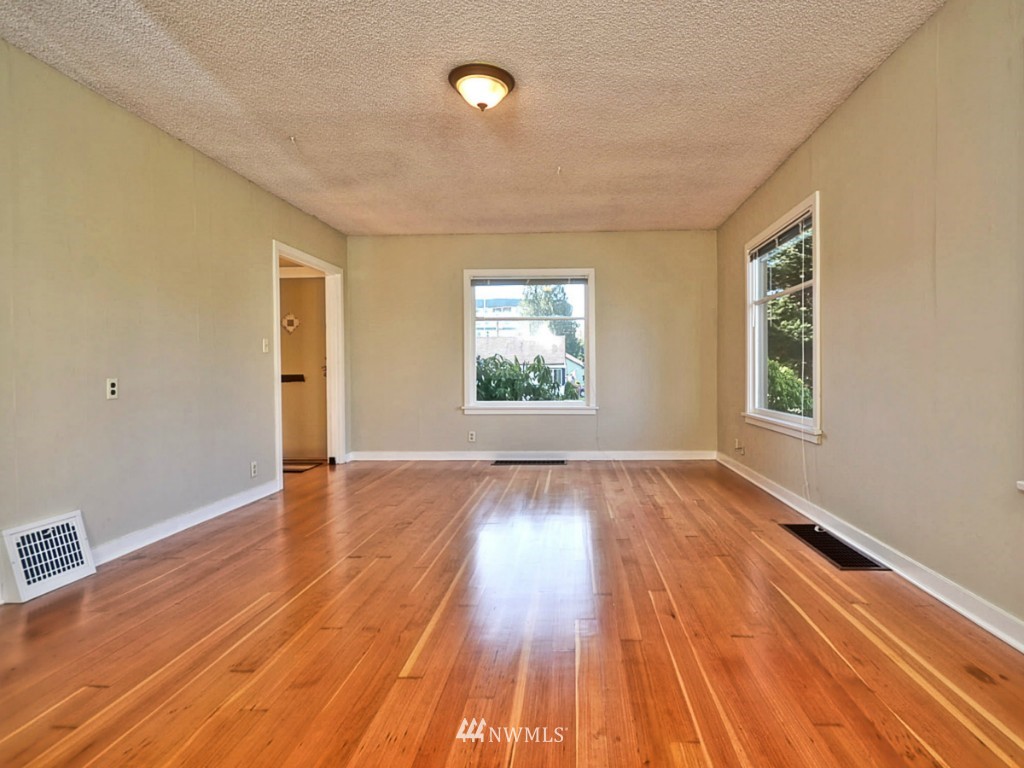3501 Rockefeller Avenue Everett, WA 98201 - Photo 3 of 15