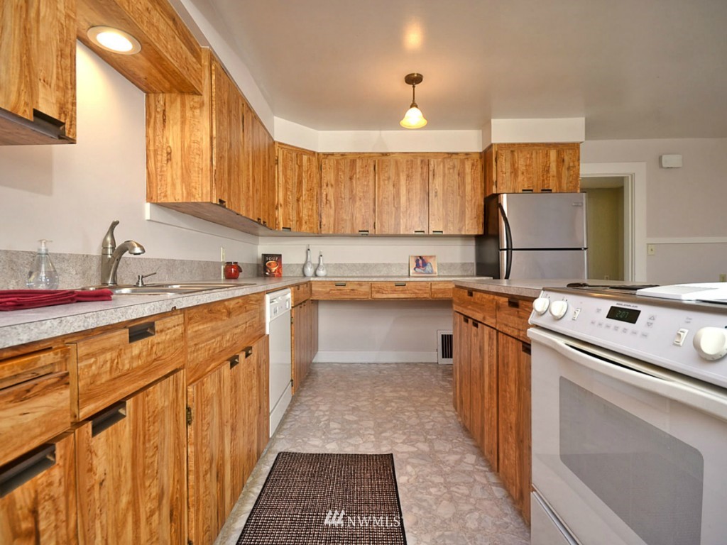 3501 Rockefeller Avenue Everett, WA 98201 - Photo 4 of 15