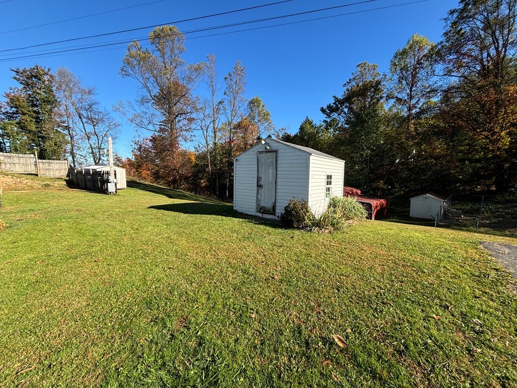 1189 Arthur Road Raven, VA 24639 - Photo 17 of 22 Gallery Image 17