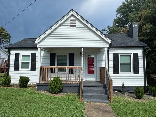 $182,000 | 204 Nelson Street, Pilot Mountain, NC 27041