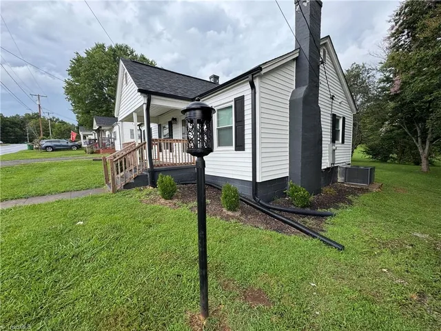 $186,000 | 204 Nelson Street, Pilot Mountain, NC 27041