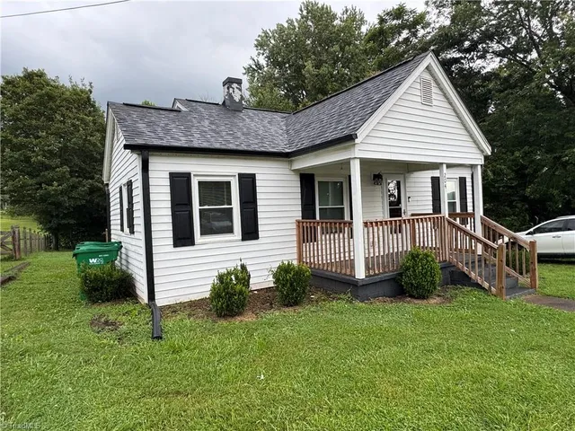 $186,000 | 204 Nelson Street, Pilot Mountain, NC 27041