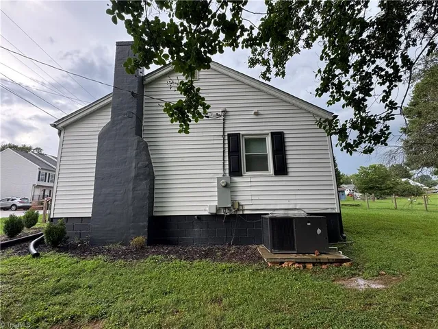 $186,000 | 204 Nelson Street, Pilot Mountain, NC 27041