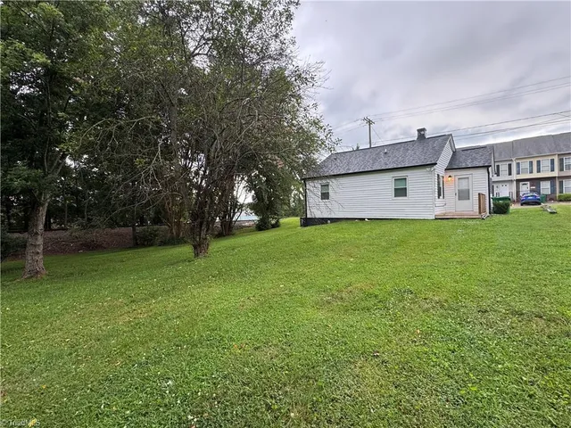 $186,000 | 204 Nelson Street, Pilot Mountain, NC 27041