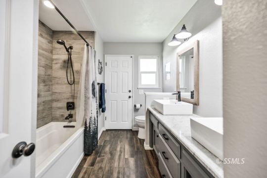 725 West Howell Avenue Ridgecrest, CA 93555 - Photo 26 of 35 a bathroom with a tub sink shower and a mirror