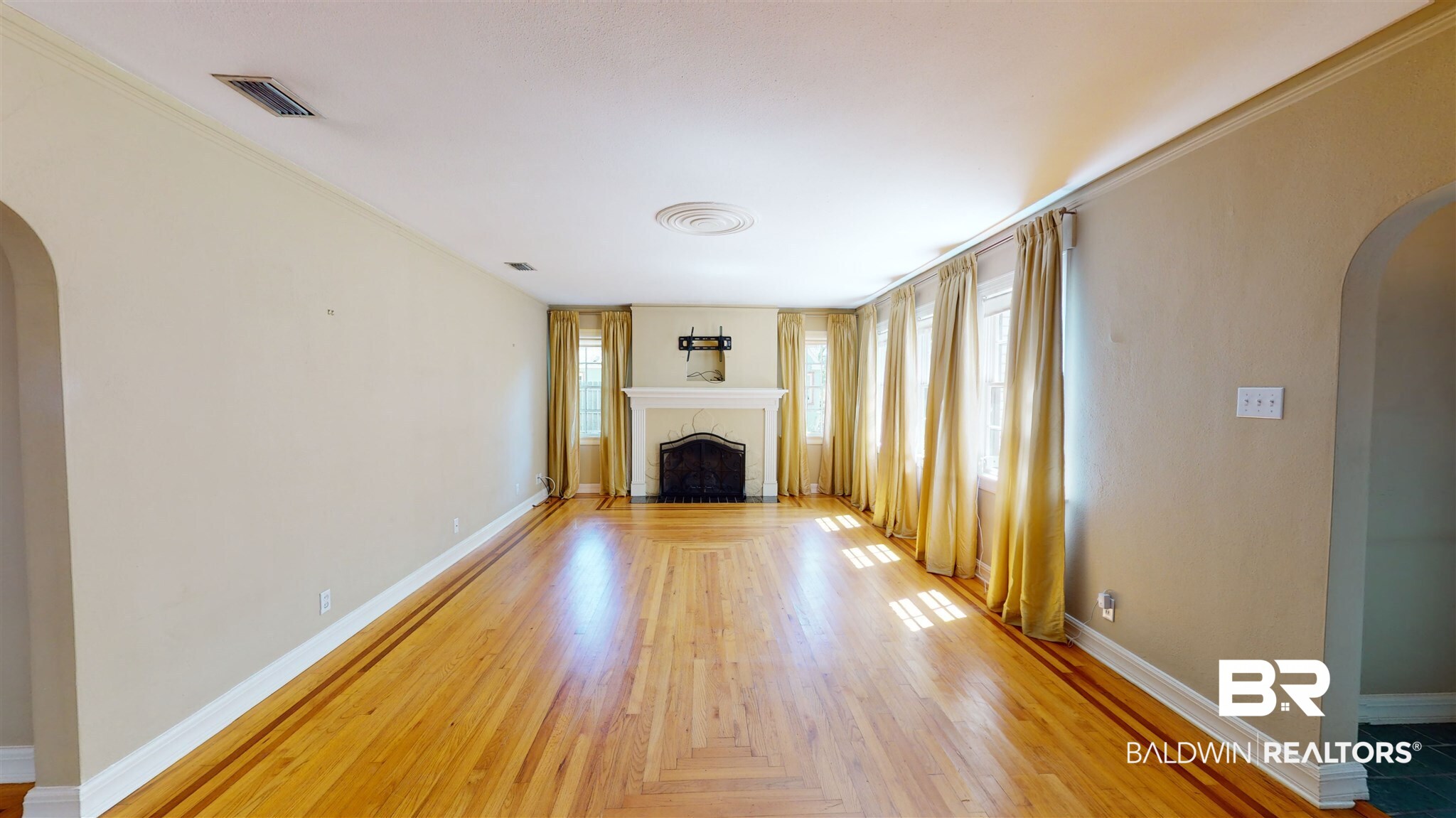 1952 Old Government Street Mobile, AL 36606 - Photo 2 of 31