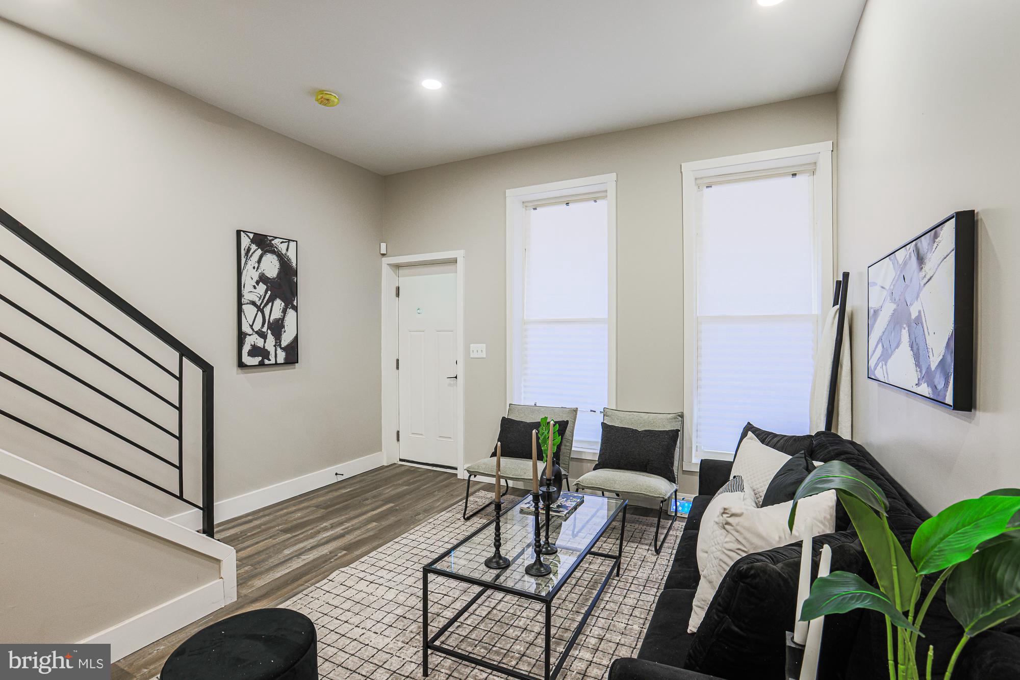 1728 Ruxton Avenue Baltimore, MD 21216 - Photo 7 of 43 a living room with furniture