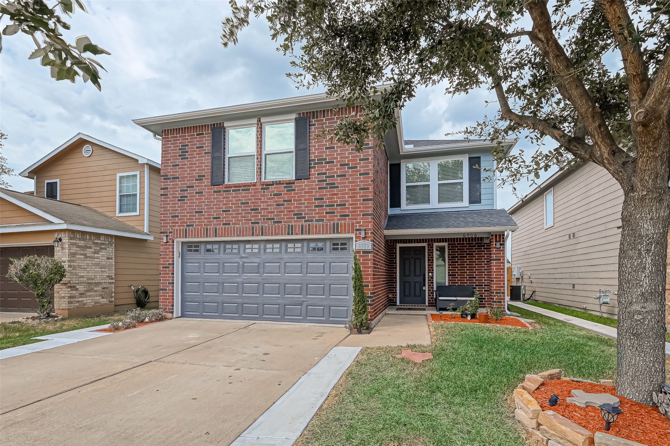 6906 Anson Point Lane Houston, TX 77040 - Photo 2 of 31 front view of a house with a yard