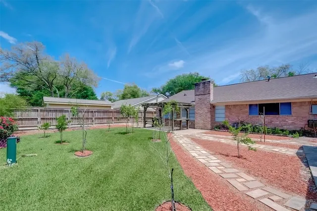 a view of a house with a backyard