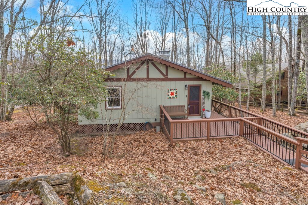 837 Pine Ridge Road Beech Mountain, NC 28604 - Photo 21 of 23 a house view with a sink gate