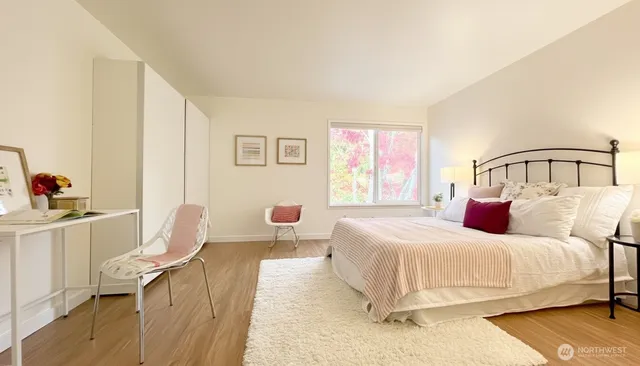 $899,000 | 2920 76th Avenue Southeast, Unit 411, Mercer Island, WA 98040