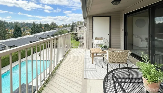 $899,000 | 2920 76th Avenue Southeast, Unit 411, Mercer Island, WA 98040