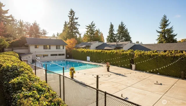 $899,000 | 2920 76th Avenue Southeast, Unit 411, Mercer Island, WA 98040