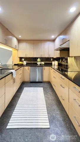 $899,000 | 2920 76th Avenue Southeast, Unit 411, Mercer Island, WA 98040