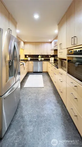 $899,000 | 2920 76th Avenue Southeast, Unit 411, Mercer Island, WA 98040