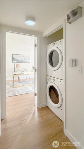 $899,000 | 2920 76th Avenue Southeast, Unit 411, Mercer Island, WA 98040