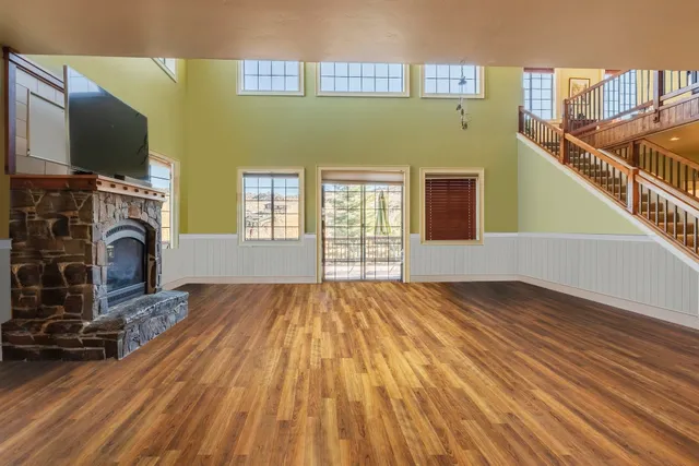 a view of livingroom with fireplace and furniture