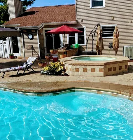 $390,000 | 1159 Cimarron Drive, Cary, IL 60013