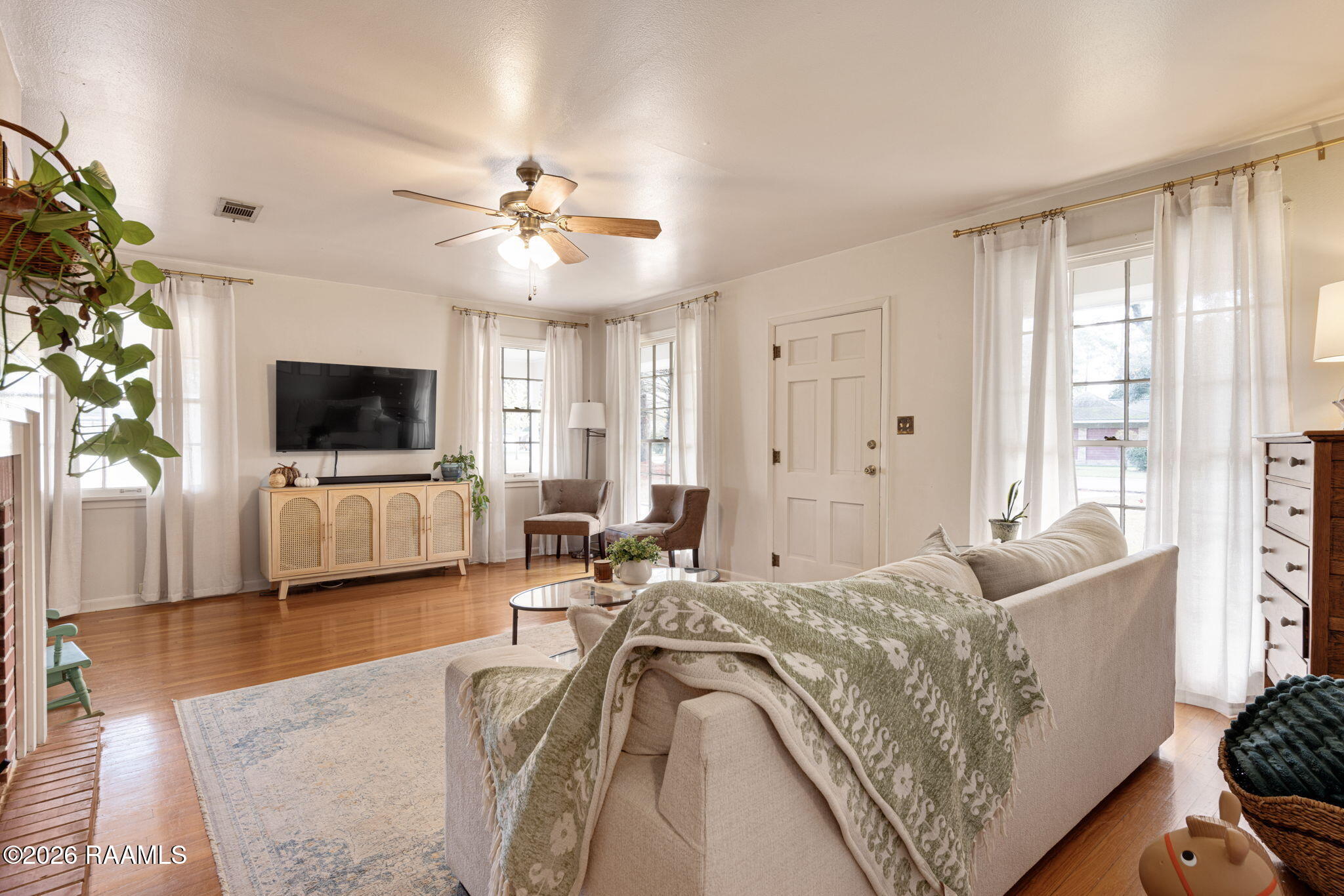 1918 Edwards Street Opelousas, LA 70570 - Photo 7 of 25 Living Area 4