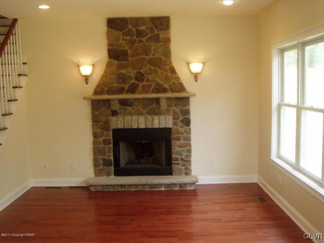 41 Martingale Shavertown, PA 18708 - Photo 3 of 6