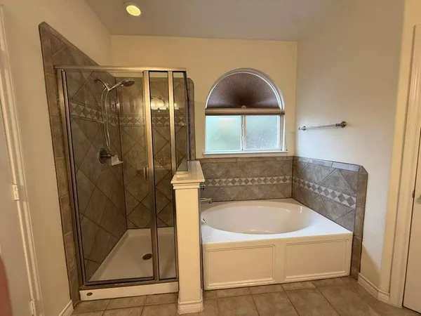 $3,150 | 305 Moonlight Drive, Euless, TX 76039