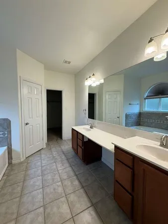 $3,150 | 305 Moonlight Drive, Euless, TX 76039