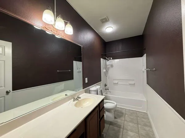$3,150 | 305 Moonlight Drive, Euless, TX 76039