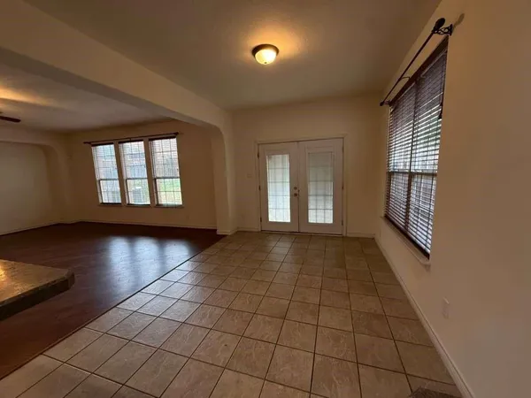 $3,150 | 305 Moonlight Drive, Euless, TX 76039