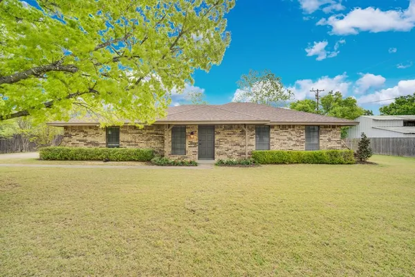 $349,000 | 104 Prairie View Lane, Red Oak, TX 75154