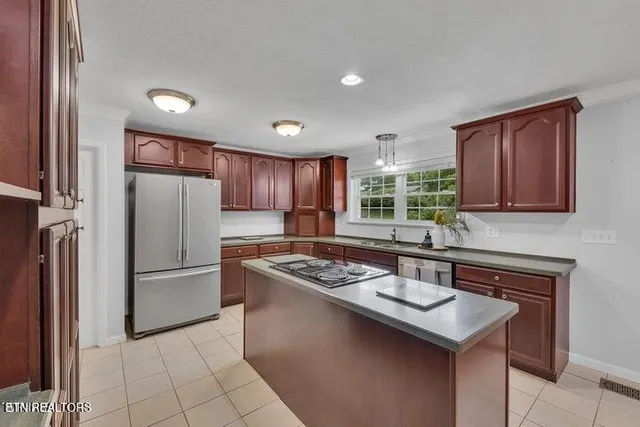 $476,500 | 107 Fairway Lane, Greeneville, TN 37743