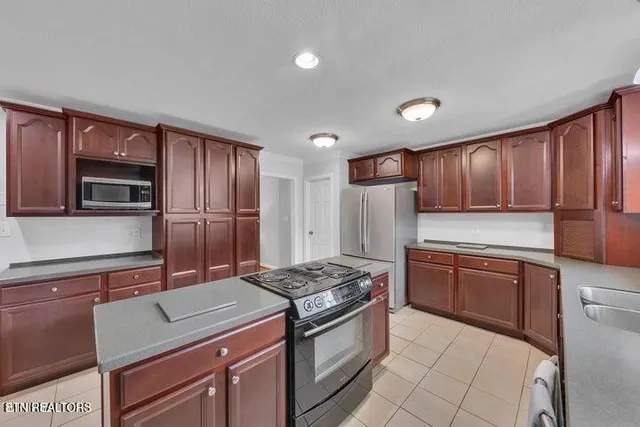 $476,500 | 107 Fairway Lane, Greeneville, TN 37743