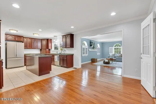 $476,500 | 107 Fairway Lane, Greeneville, TN 37743