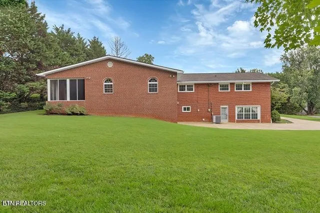 $476,500 | 107 Fairway Lane, Greeneville, TN 37743