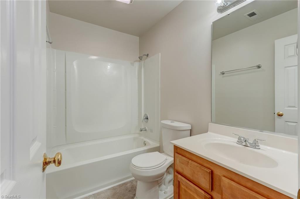 1608 Bridgeport Terrace High Point, NC 27265 - Photo 19 of 28 Primary Bathroom