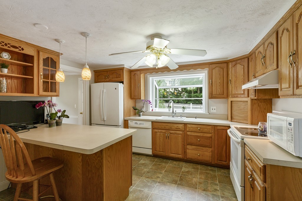 6 Lawndale Road Stoneham, MA 02180 - Photo 11 of 26 Gallery Image 11
