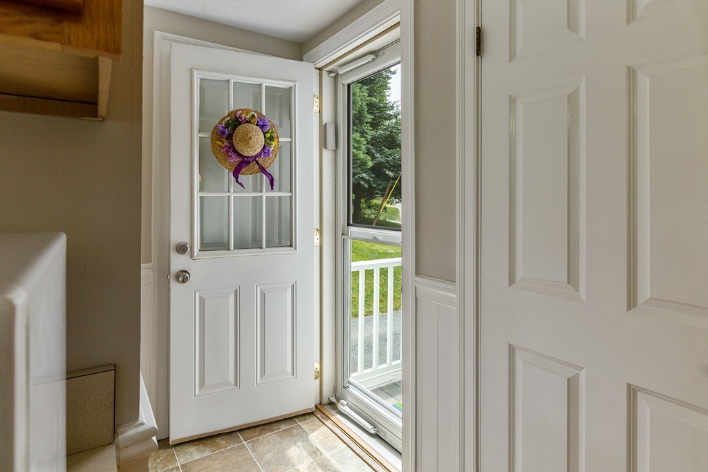 6 Lawndale Road Stoneham, MA 02180 - Photo 4 of 26 Gallery Image 4