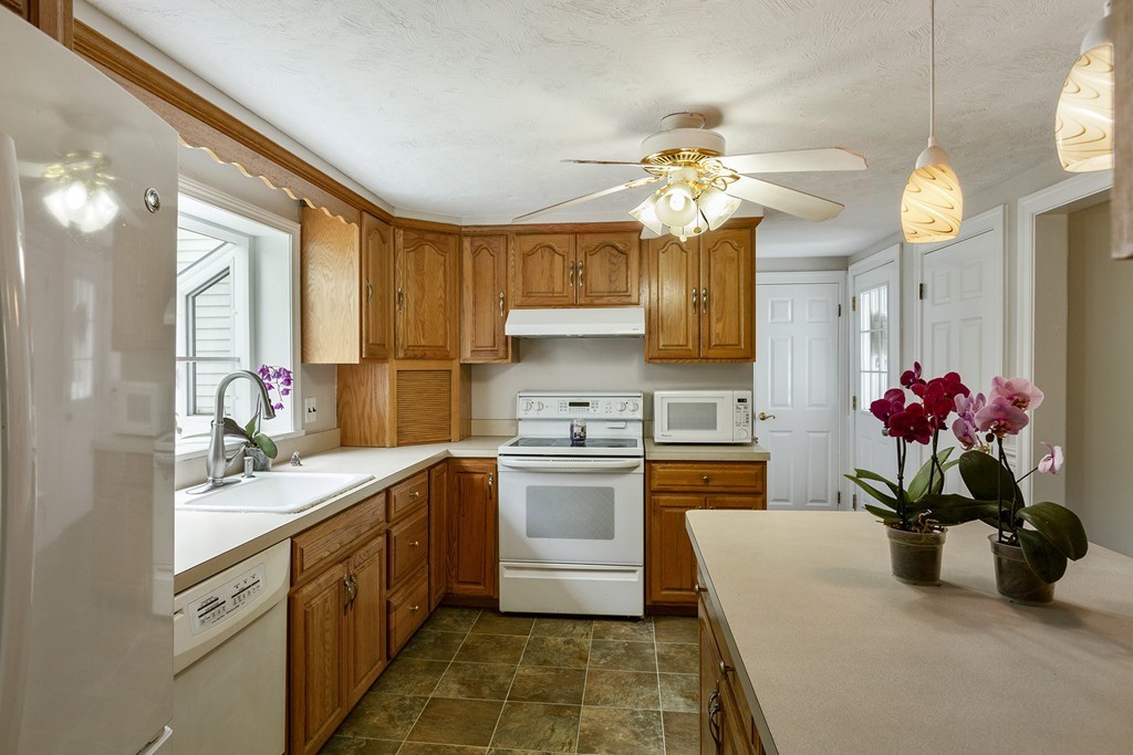 6 Lawndale Road Stoneham, MA 02180 - Photo 10 of 26 Gallery Image 10