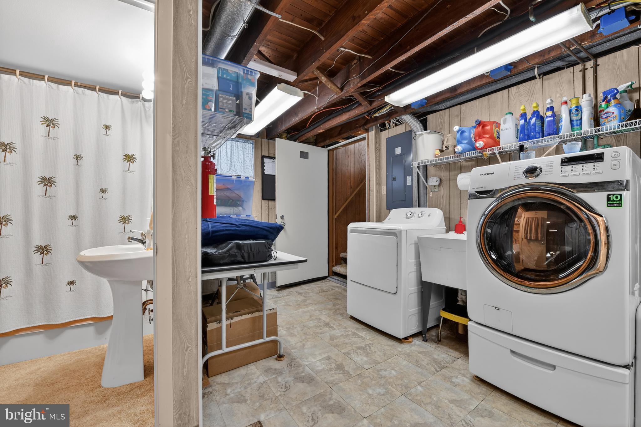 397 Pine Street Reading, PA 19611 - Photo 28 of 42 a utility room with dryer and washer