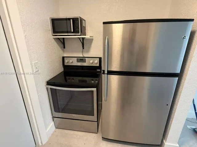 $2,300 | 1251 Northwest 61st Street, Unit 5, Miami, FL 33142