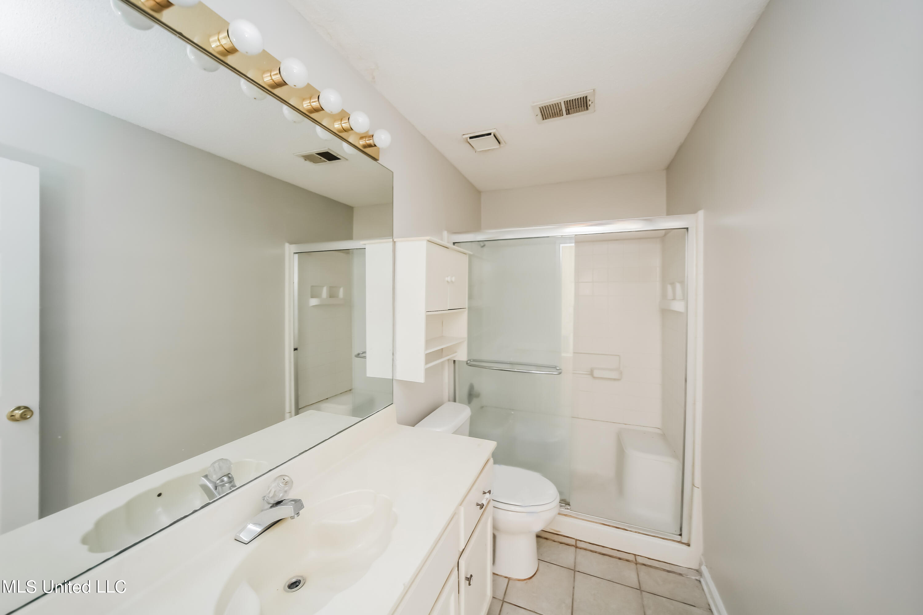 1107 Charstone Drive Southaven, MS 38671 - Photo 14 of 15 014-photo-bathroom-11091242