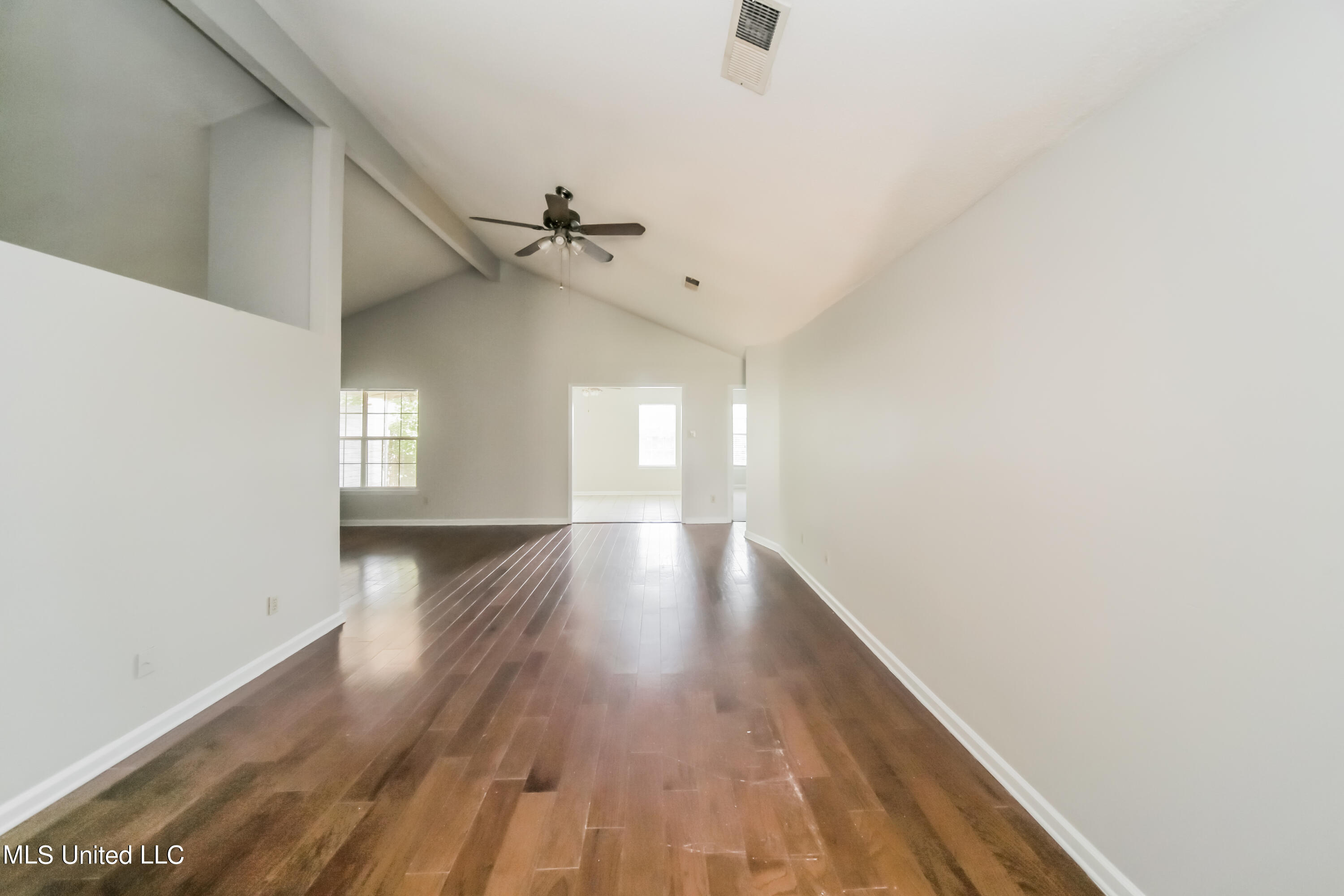1107 Charstone Drive Southaven, MS 38671 - Photo 3 of 15 003-photo-living-room-11091244
