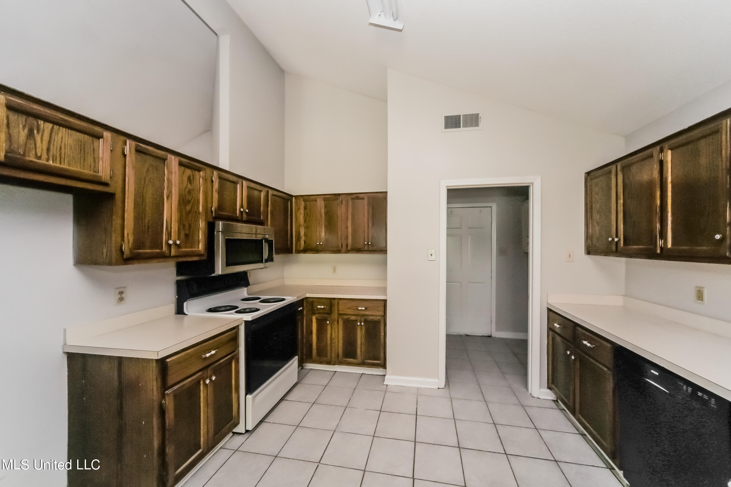 1107 Charstone Drive Southaven, MS 38671 - Photo 7 of 15 007-photo-kitchen-11091238